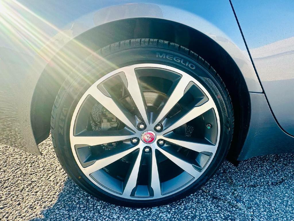 2020 Jaguar XF Image 12