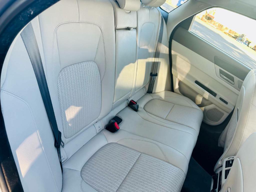 2020 Jaguar XF Image 15