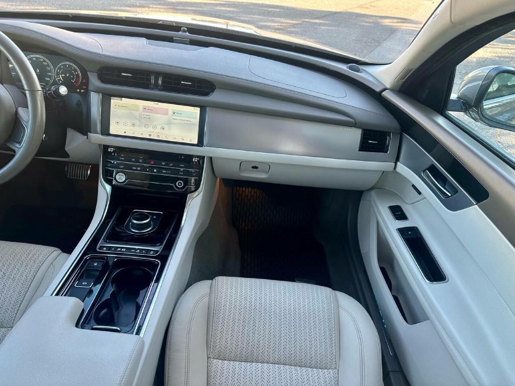 2020 Jaguar XF Image 17