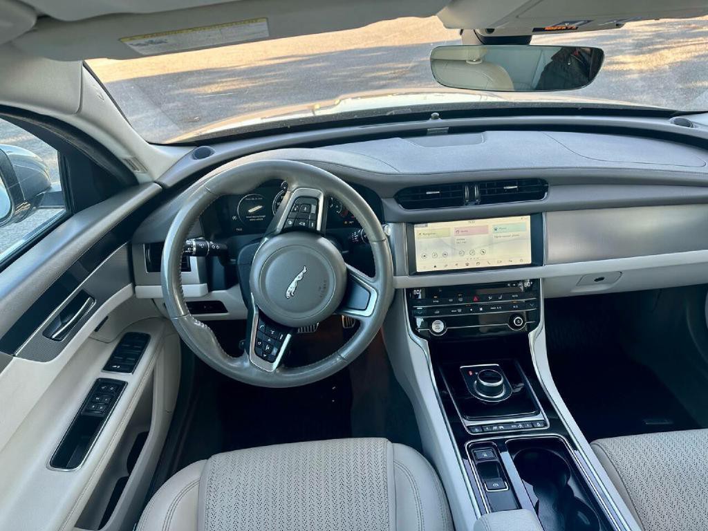 2020 Jaguar XF Image 18