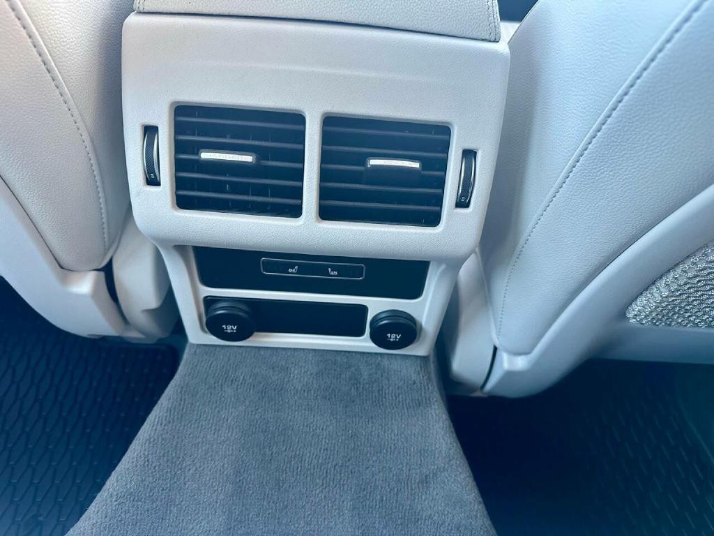 2020 Jaguar XF Image 19