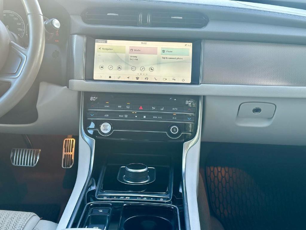 2020 Jaguar XF Image 20