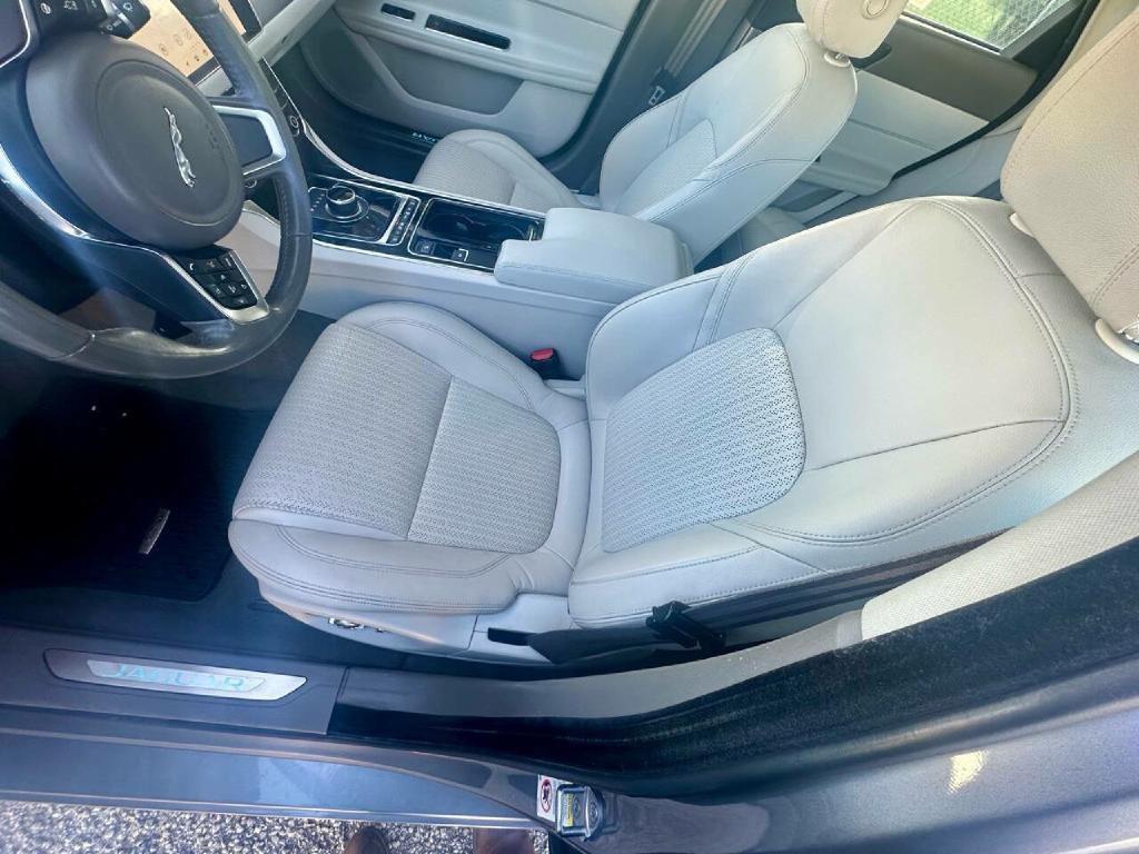 2020 Jaguar XF Image 21