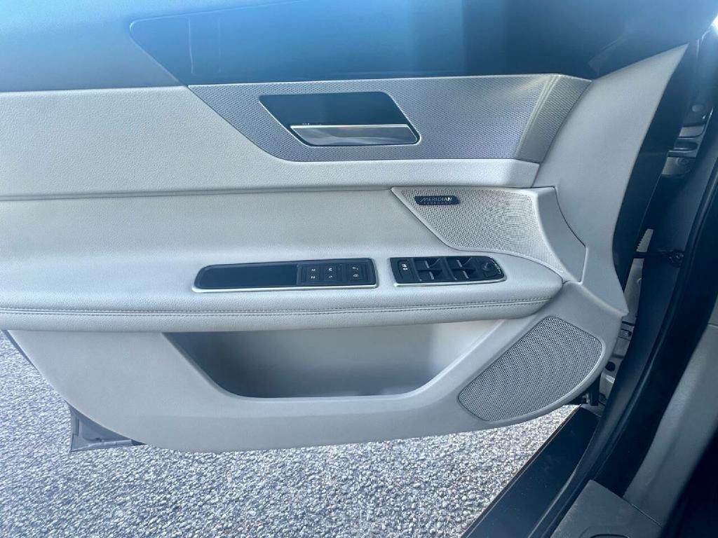 2020 Jaguar XF Image 22
