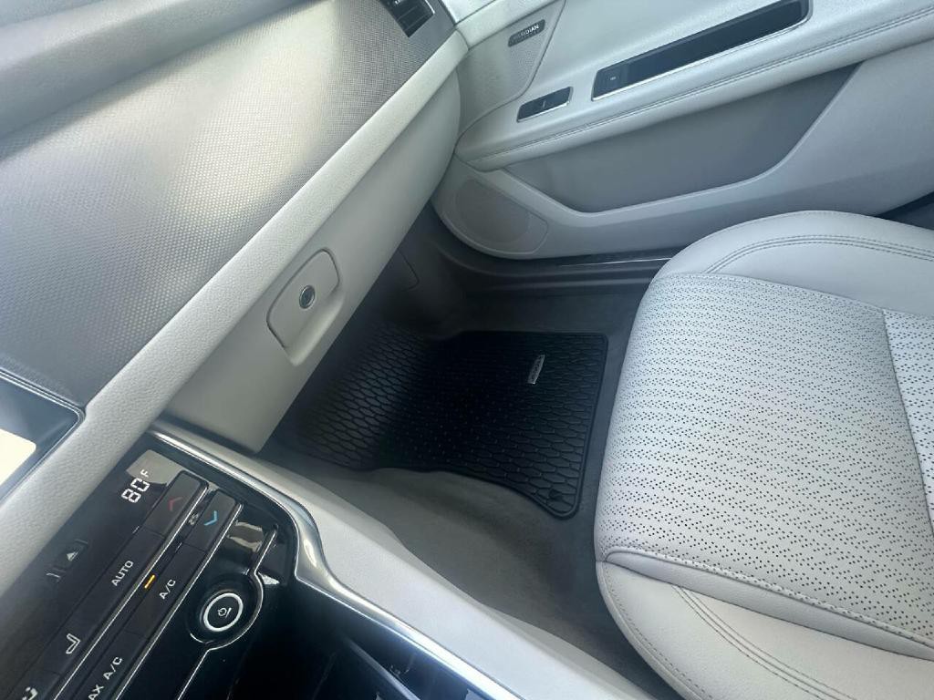 2020 Jaguar XF Image 29