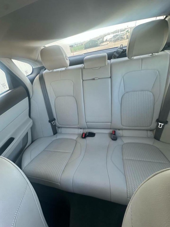 2020 Jaguar XF Image 31