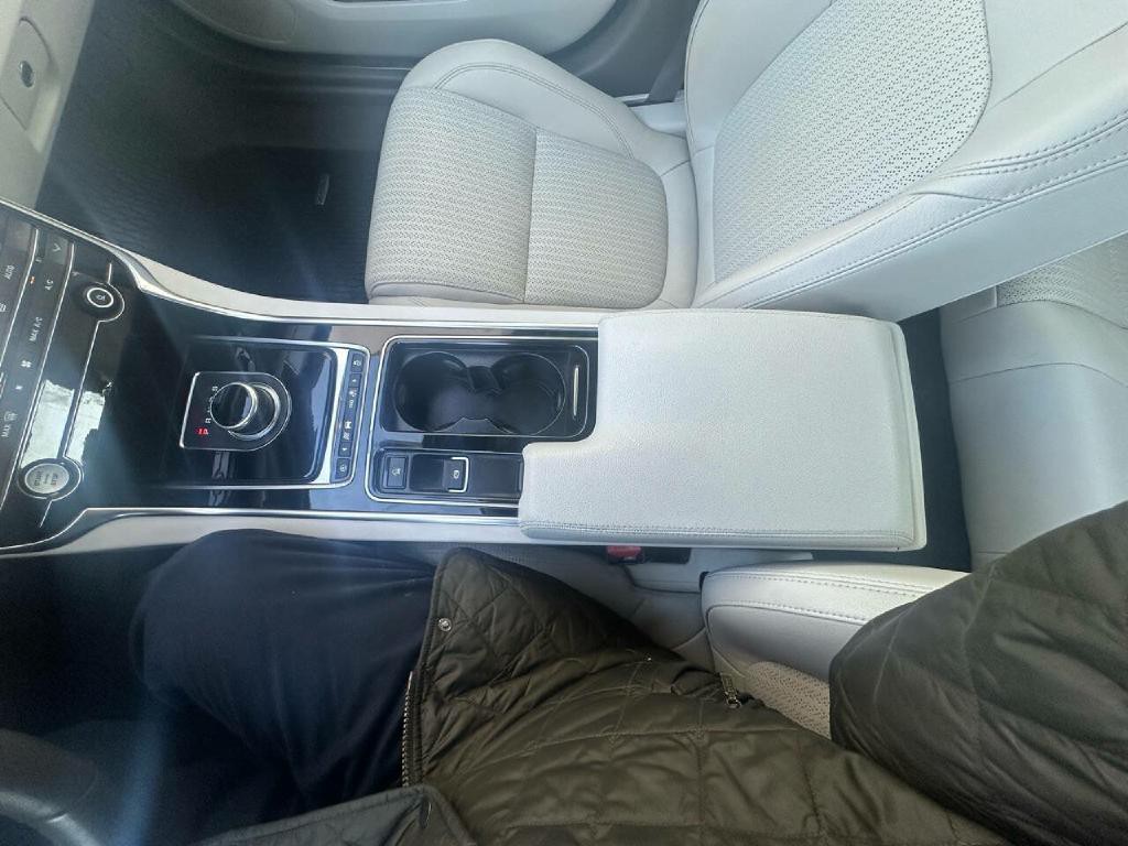 2020 Jaguar XF Image 35