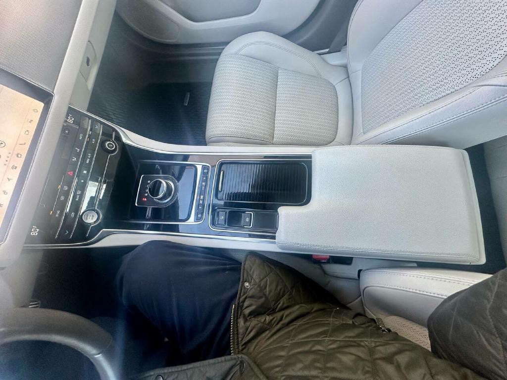 2020 Jaguar XF Image 37