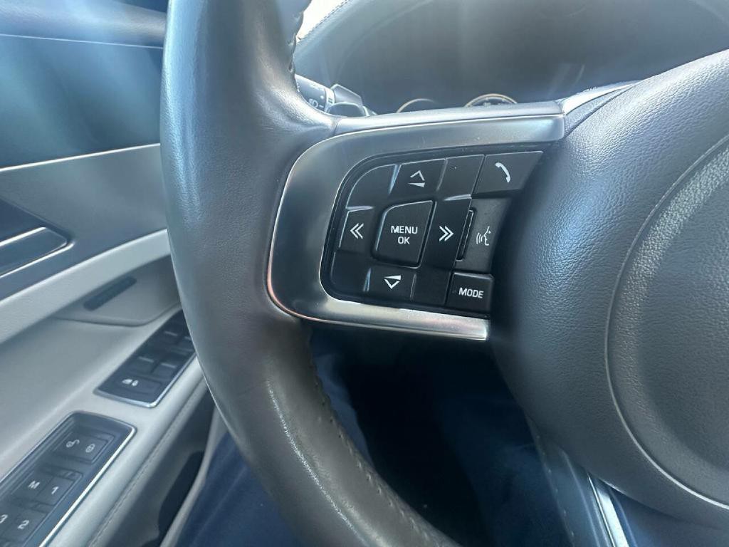 2020 Jaguar XF Image 40