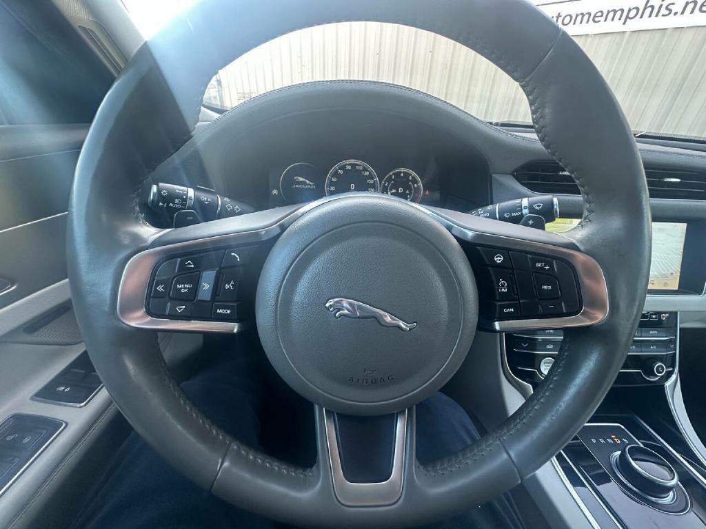 2020 Jaguar XF Image 41