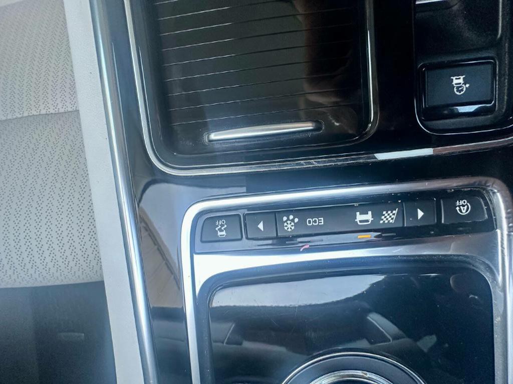 2020 Jaguar XF Image 47