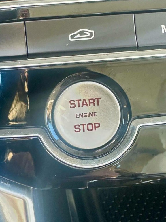 2020 Jaguar XF Image 48