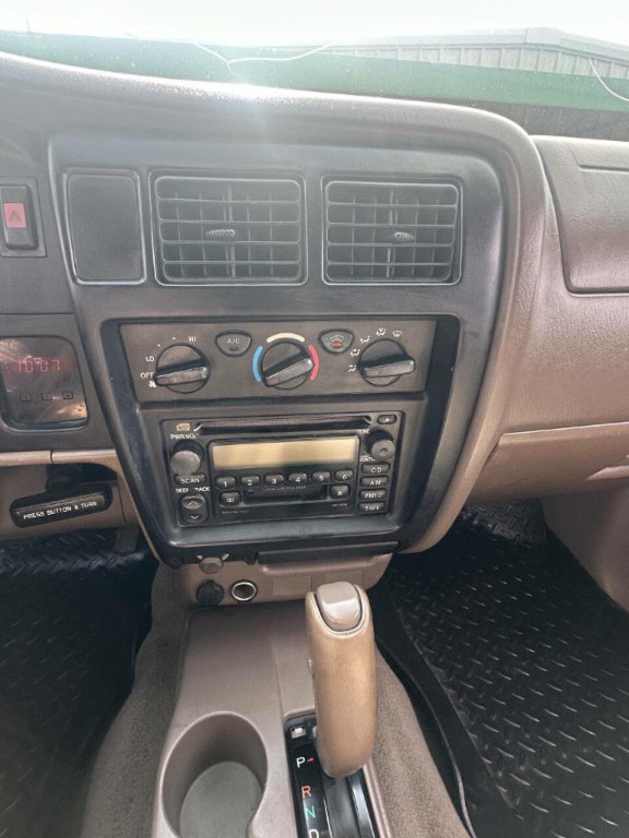 2004 Toyota Tacoma Image 16