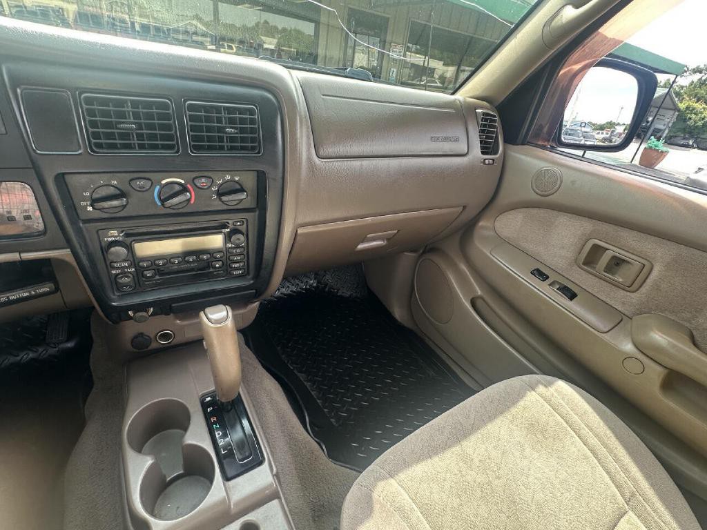 2004 Toyota Tacoma Image 17