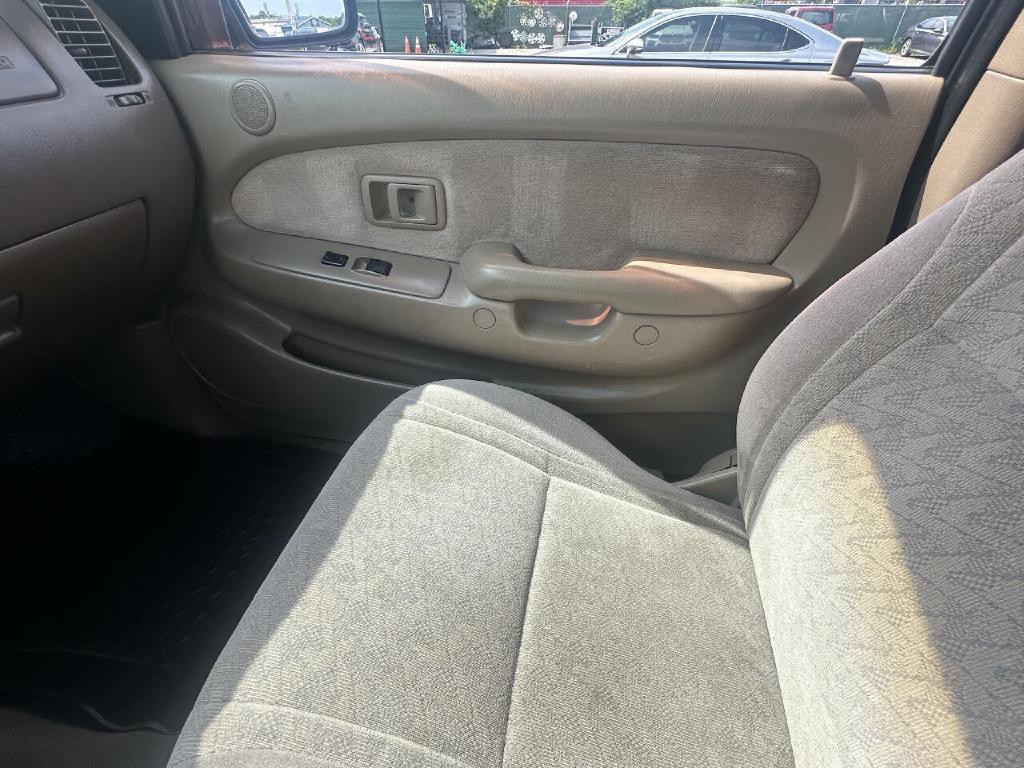 2004 Toyota Tacoma Image 19