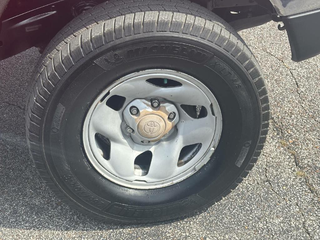 2004 Toyota Tacoma Image 22