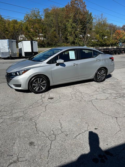 2023 Nissan Versa Image 3