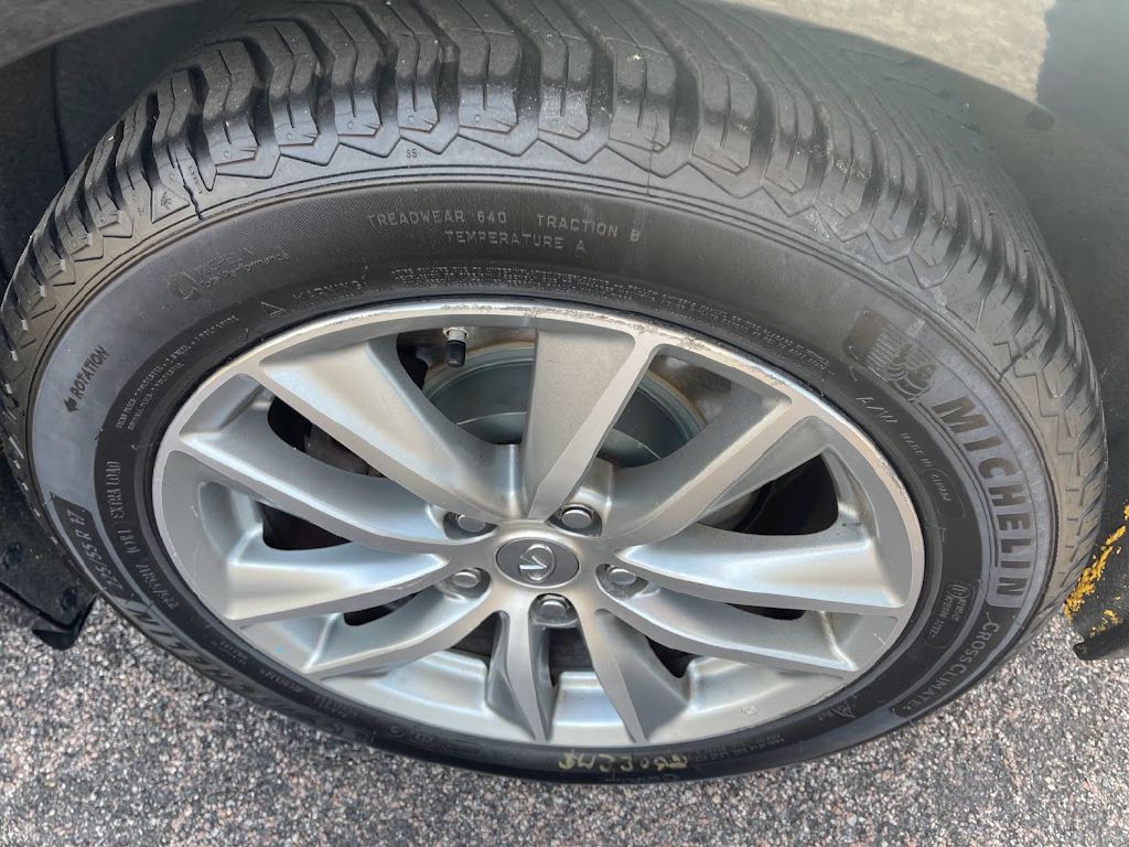 2016 INFINITI Q50 Image 11