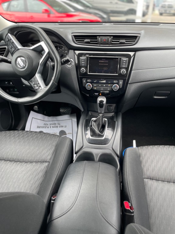 2018 Nissan Rogue Image 18