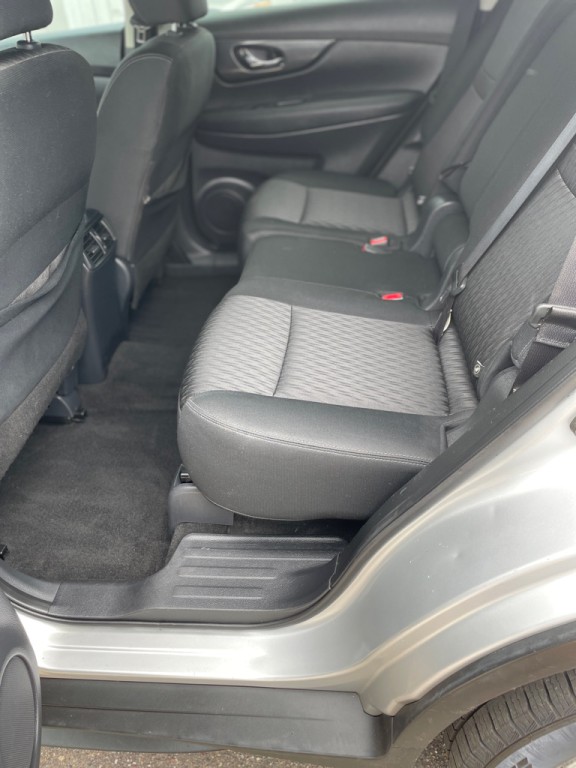 2018 Nissan Rogue Image 25