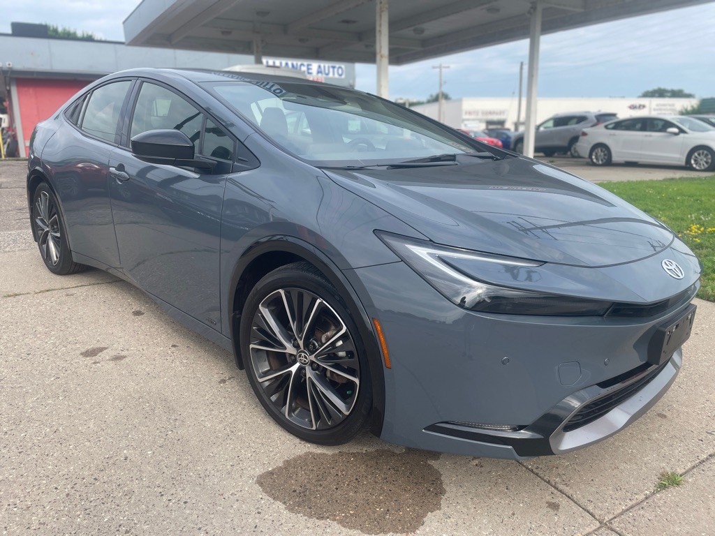 2023 Toyota Prius Image 1