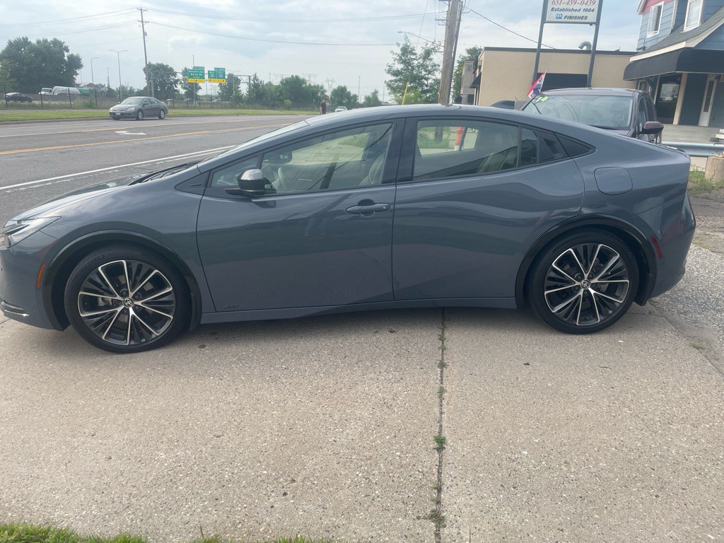 2023 Toyota Prius Image 2