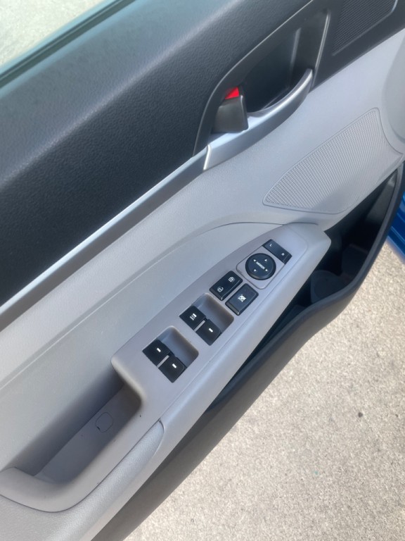 2017 Hyundai Elantra Image 28