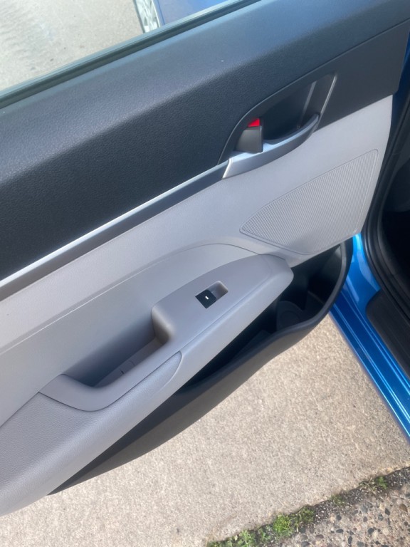 2017 Hyundai Elantra Image 39