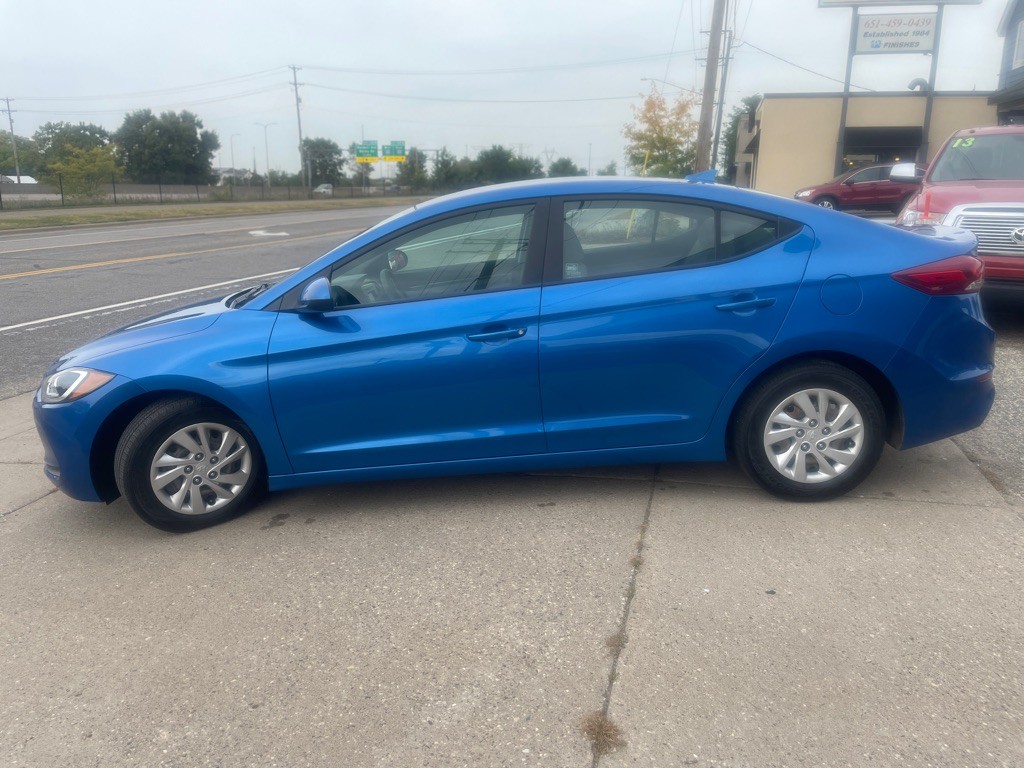 2017 Hyundai Elantra Image 2