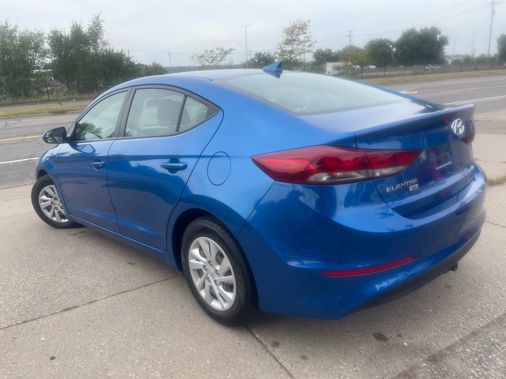 2017 Hyundai Elantra Image 3