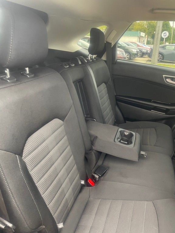 2018 Ford Edge Image 17