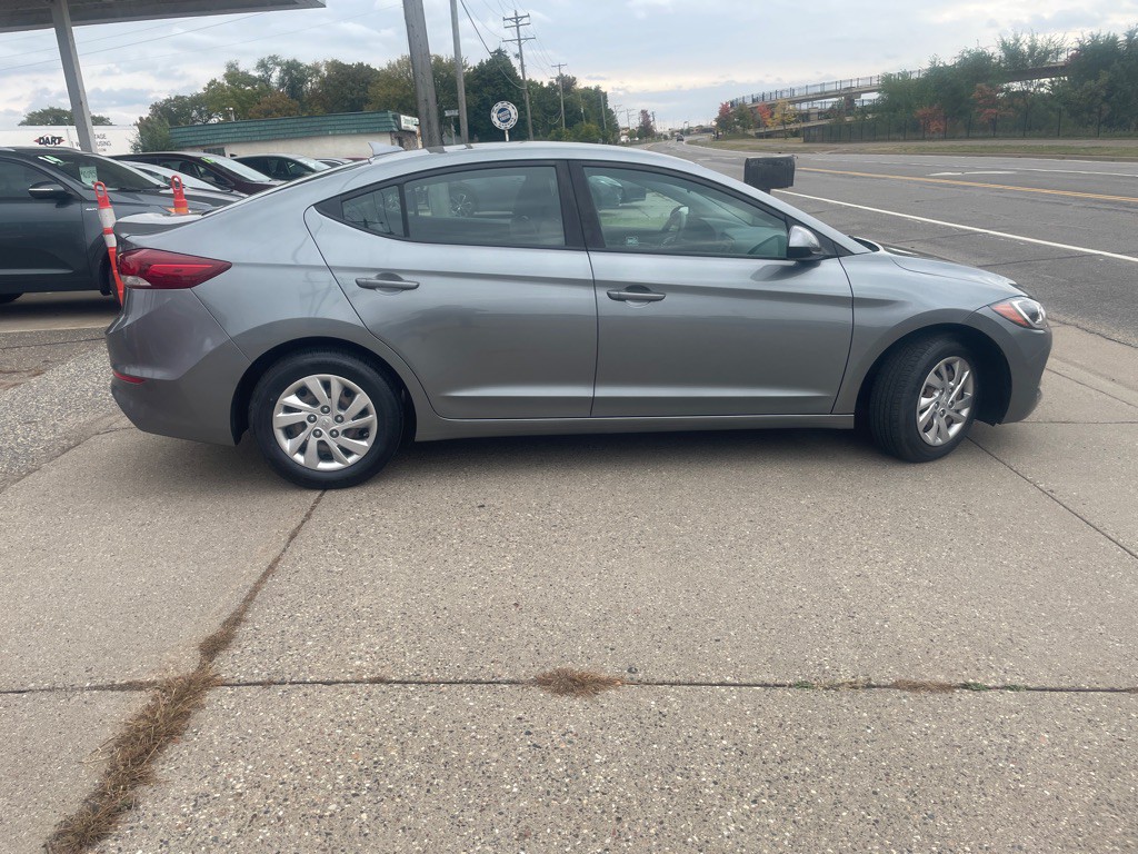 2017 Hyundai Elantra Image 5