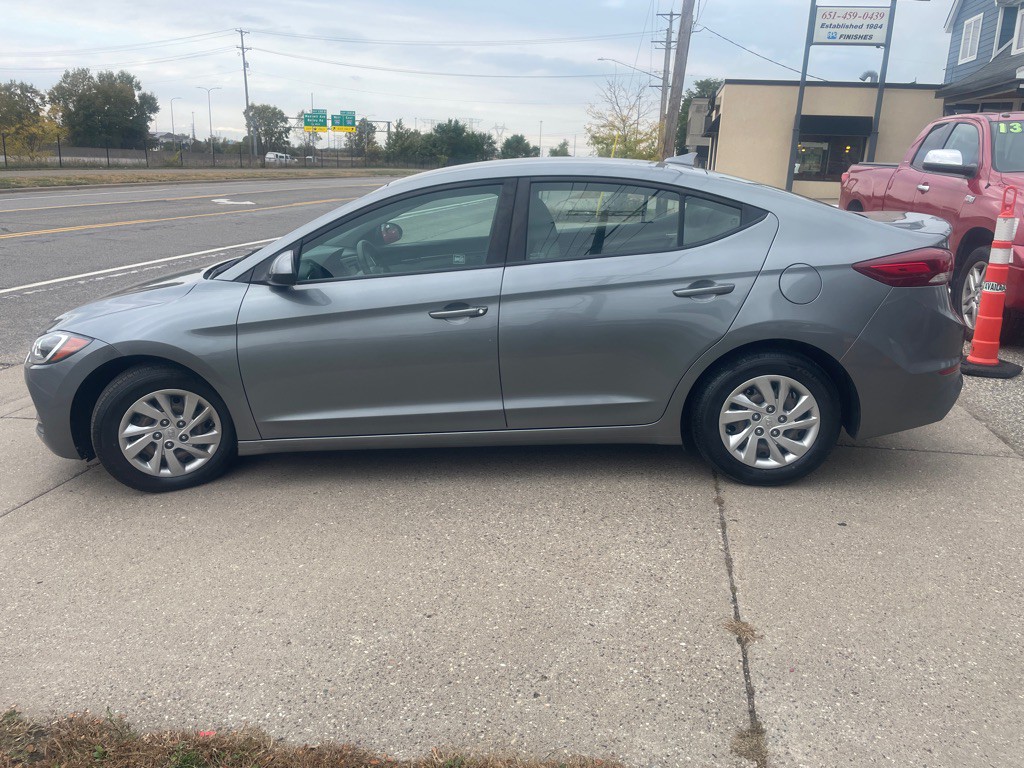 2017 Hyundai Elantra Image 8