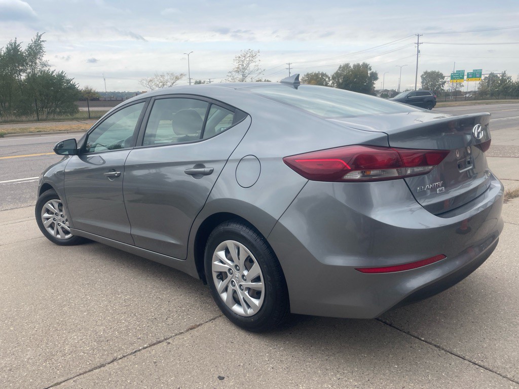 2017 Hyundai Elantra Image 10