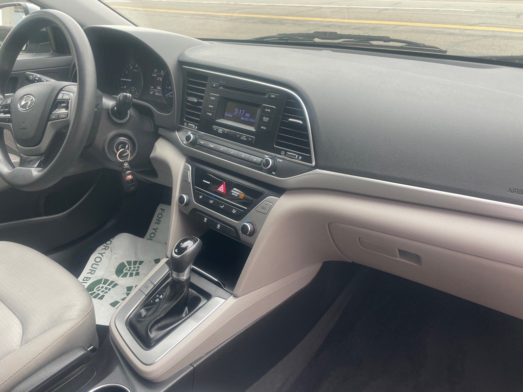 2017 Hyundai Elantra Image 17