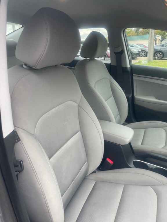 2017 Hyundai Elantra Image 18