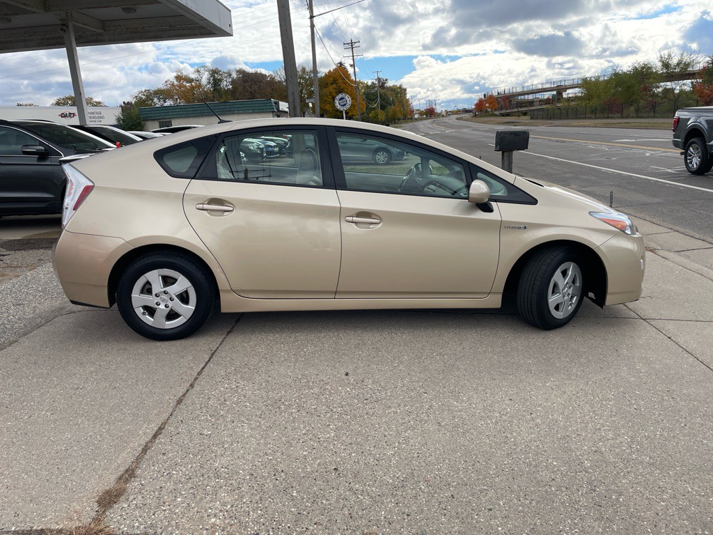 2010 Toyota Prius Image 2