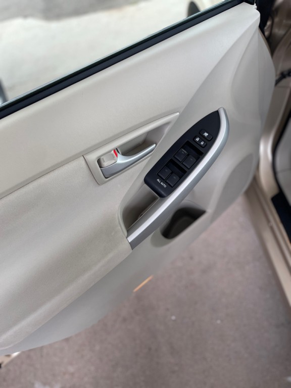 2010 Toyota Prius Image 13