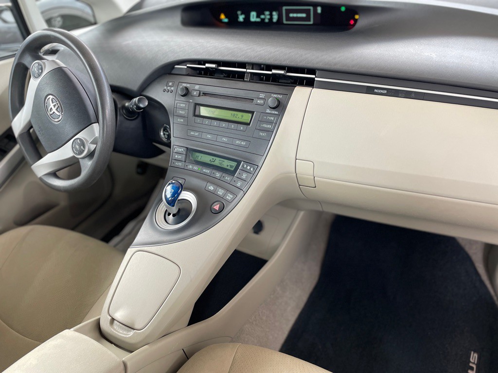 2010 Toyota Prius Image 25