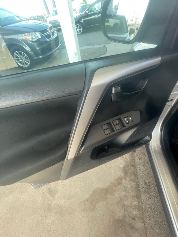 2017 Toyota Rav4 Image 2