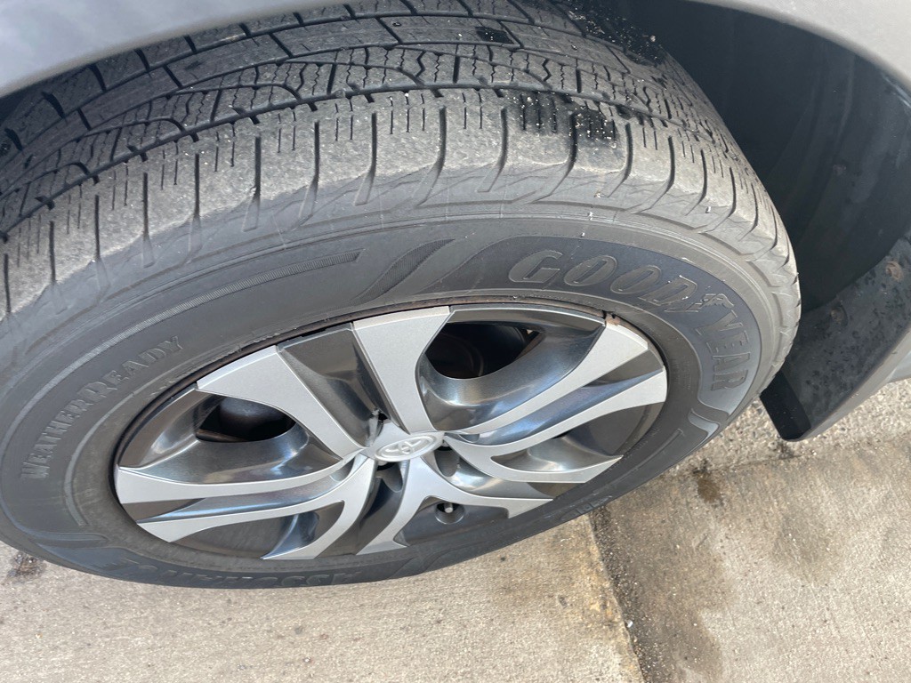 2017 Toyota Rav4 Image 8