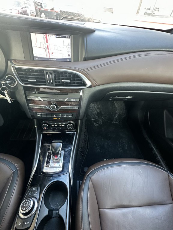 2017 INFINITI QX30 Image 3