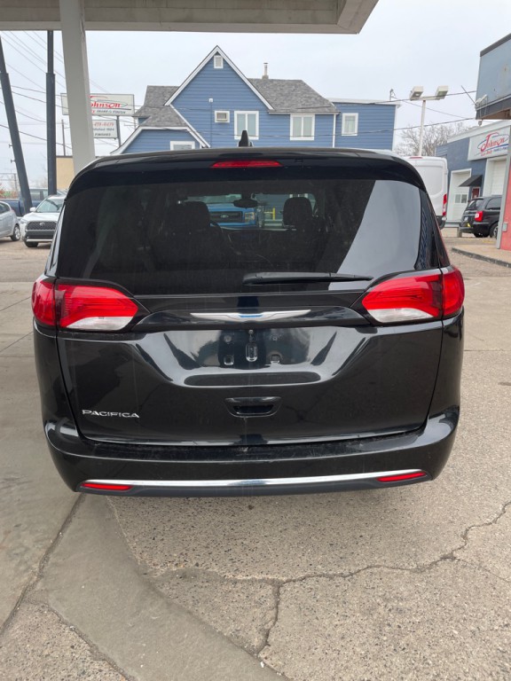 2017 Chrysler Pacifica Image 6