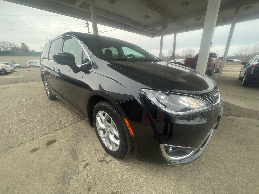 2017 Chrysler Pacifica Image 10