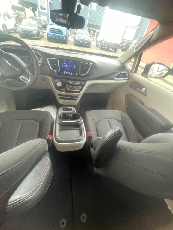 2017 Chrysler Pacifica Image 16