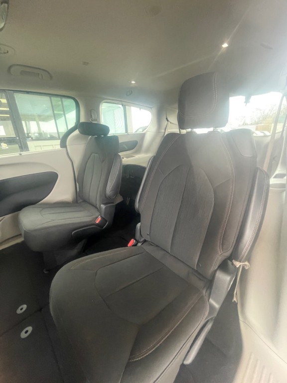 2017 Chrysler Pacifica Image 17