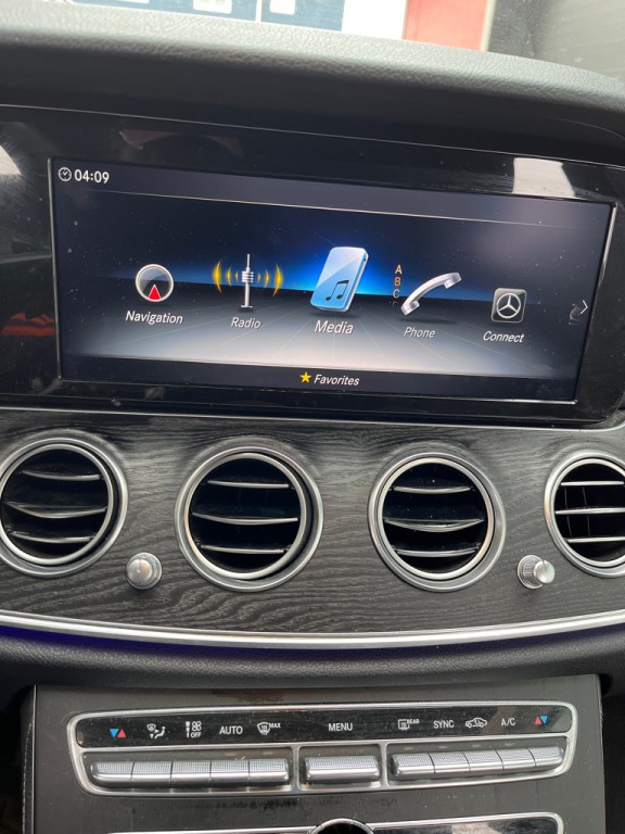 2018 Mercedes-Benz E-Class Image 10