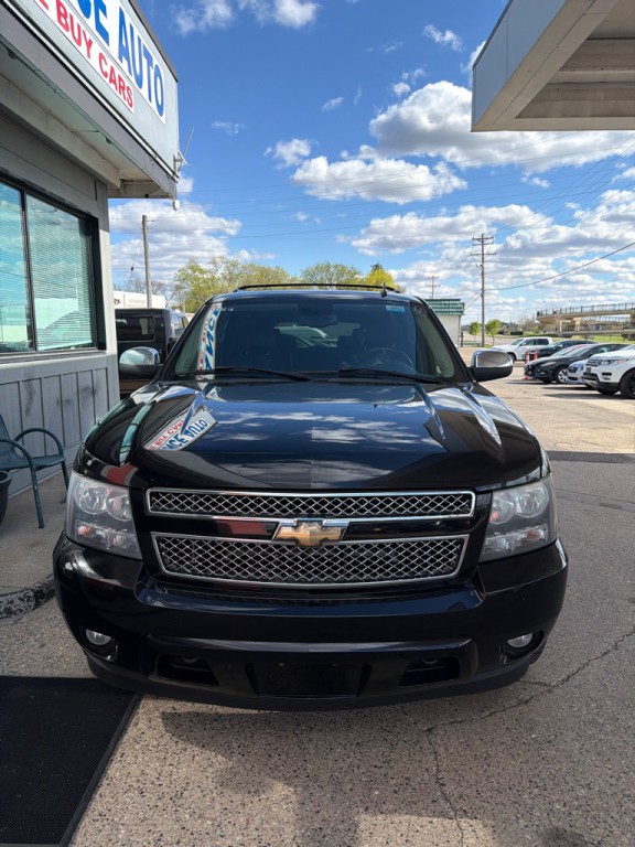 2008 Chevrolet Suburban Image 2