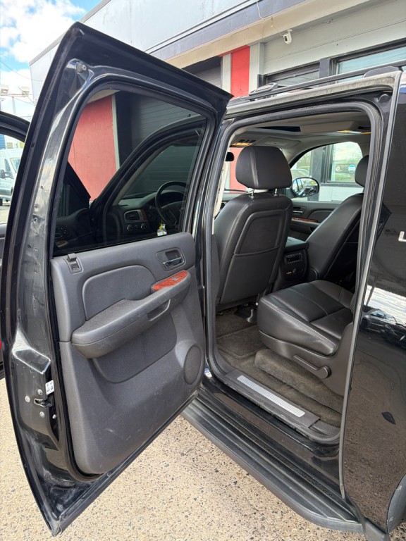 2008 Chevrolet Suburban Image 6