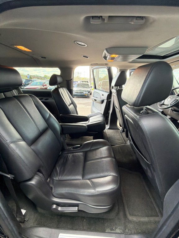 2008 Chevrolet Suburban Image 10